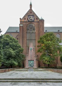 Neuer Markt, Marienkirchhof, Ehrenmal